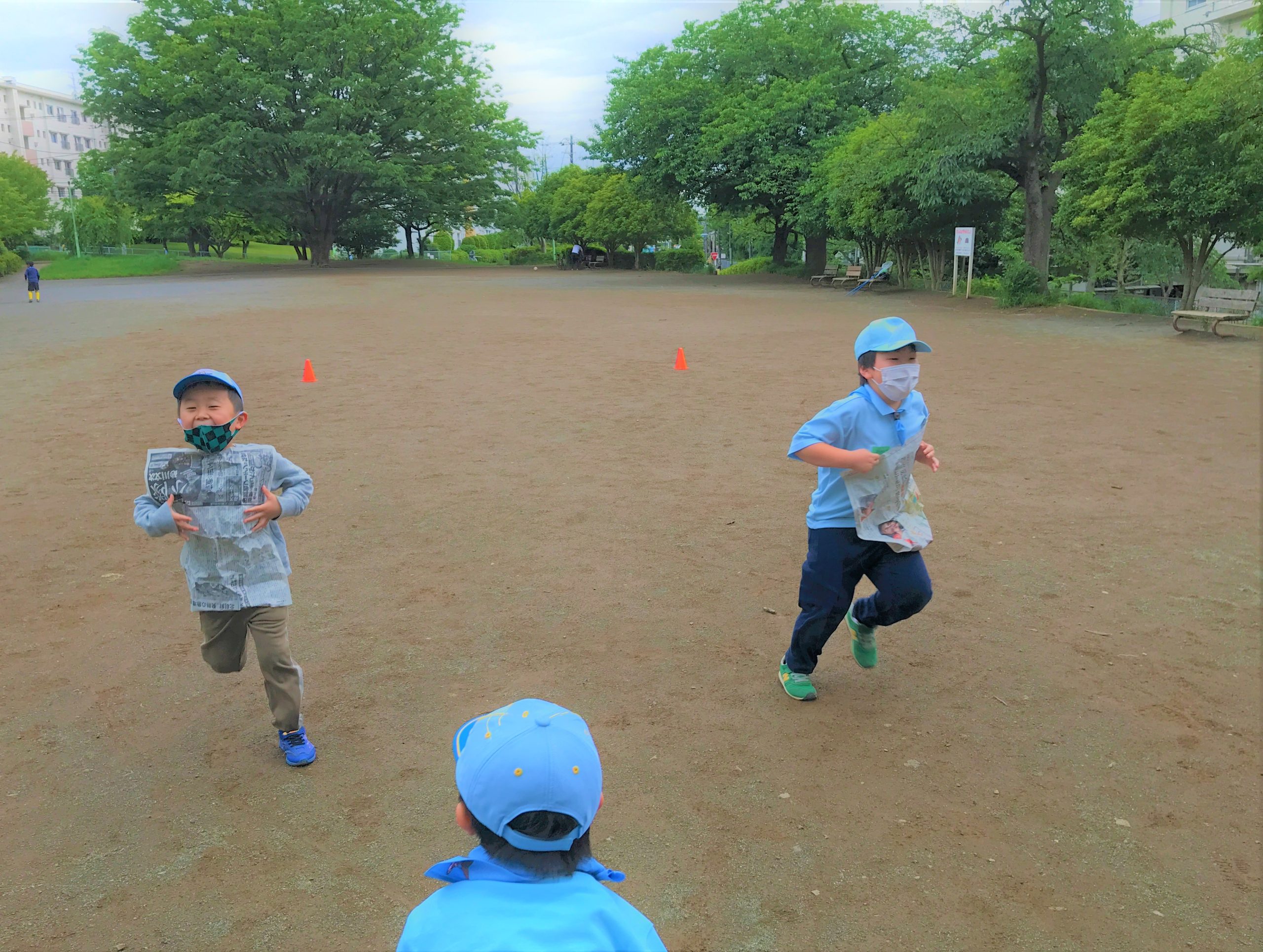 【ビーバー】しんぶんしであそぼう