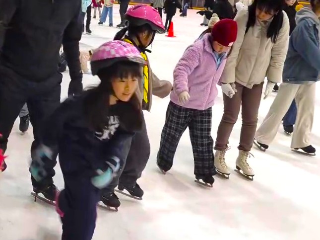 【ビーバー】すべって、ころんで～アイススケートに挑戦～